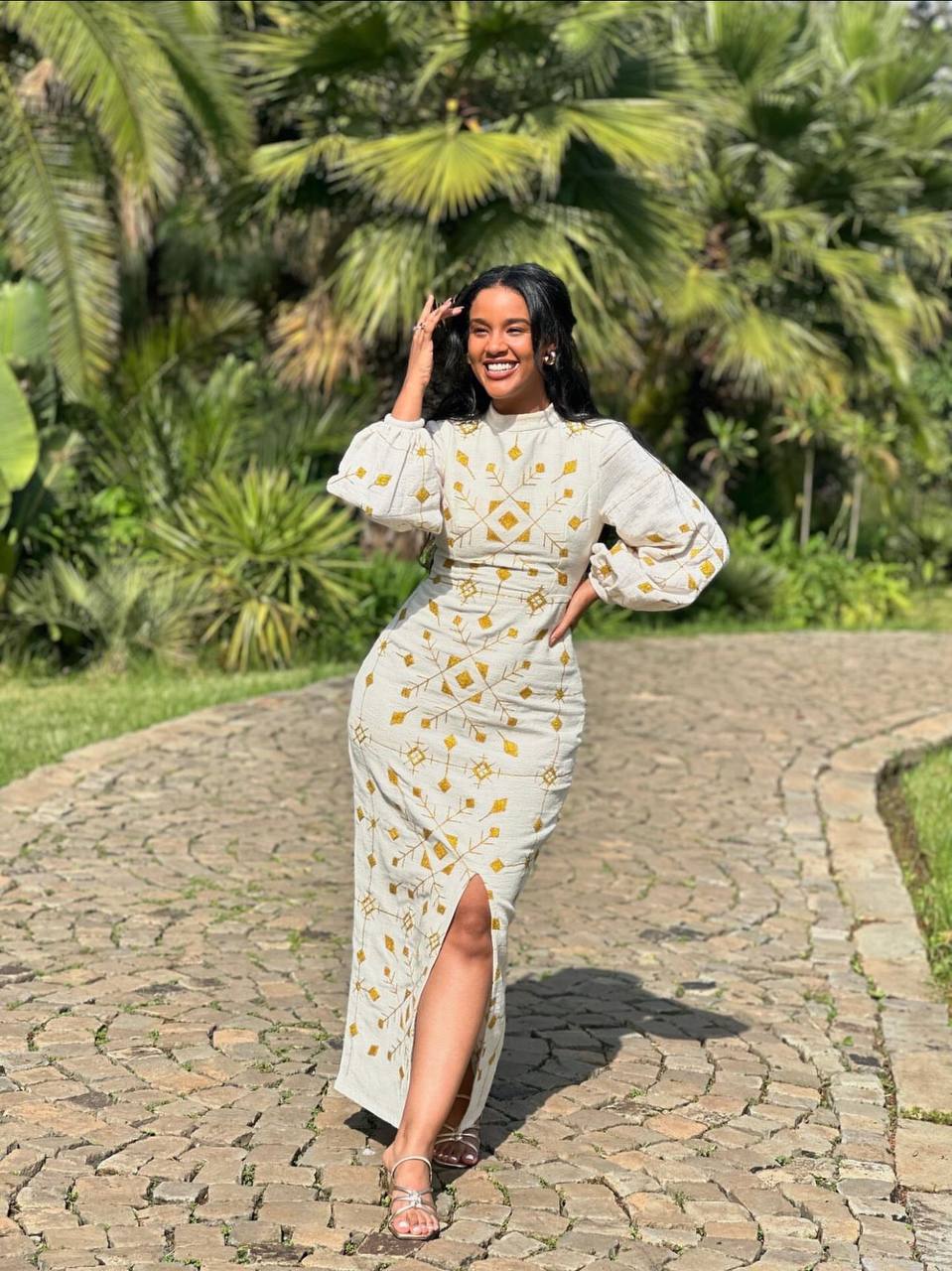 Queen of Sheba: Golden Embroidery Slim Fit Dress XXL Queen of Sheba: Golden Embroidery Slim Fit Dress XXL